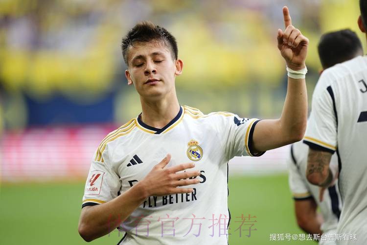 记者：皇马关注曼联后卫利马 有意明夏补强防线